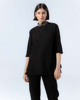 Blusa con cuello de lentejuelas