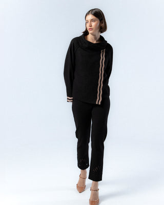 Jersey negro con rayas doradas