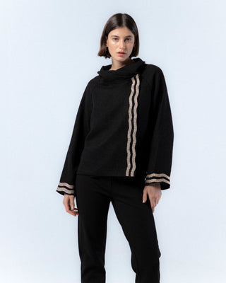 Jersey negro con rayas doradas
