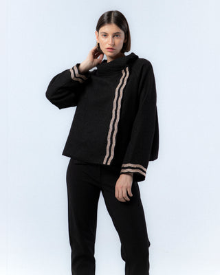 Jersey negro con detalles dorados