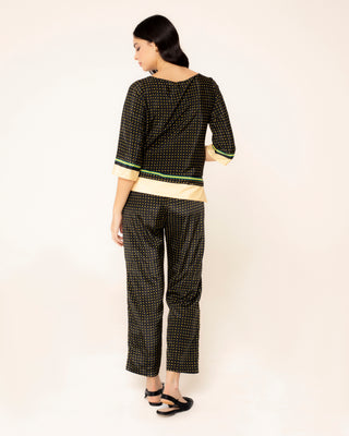 Representación visual de pantalón lunares fluido roma