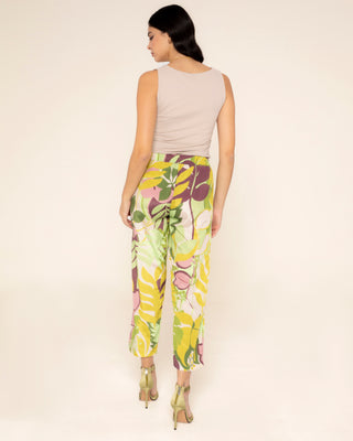Imagen promocional de pantalón recto tropical malia