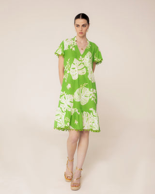 Vista destacada de vestido corto verde lima tropic