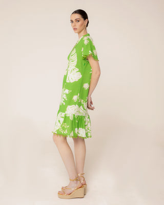 Fotografía destacada de vestido corto verde lima tropic