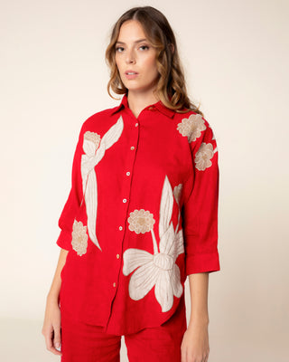 Fotografía destacada de camisa lino flores bordadas roja tulum