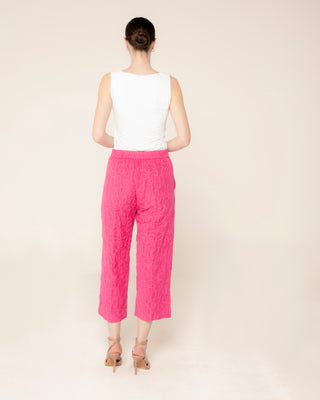 Foto representativa de pantalón traje fucsia dory