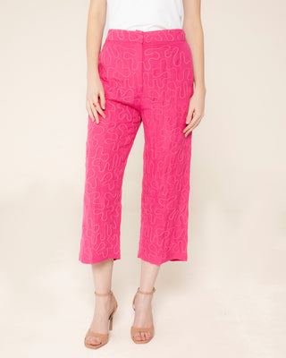 Imagen ilustrativa del artículo: pantalón traje fucsia dory