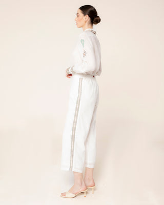 Representación visual de pantalón bordado blanco zanzibar