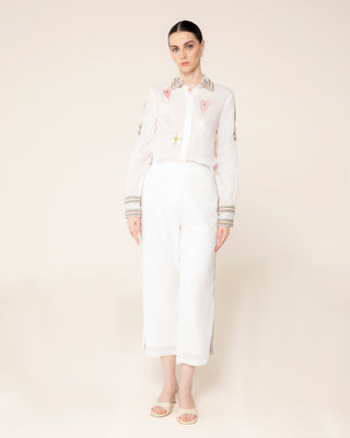 Vista principal del producto: pantalón bordado blanco zanzibar