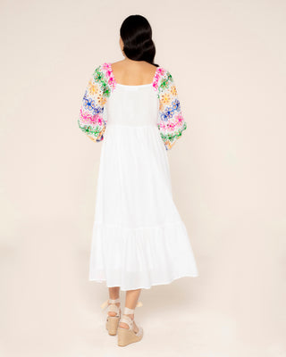 Detalle visual de vestido flores bordadas olivia
