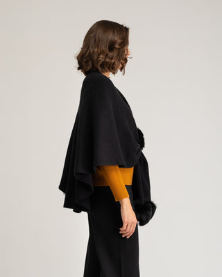 Poncho negro cruzado Samara