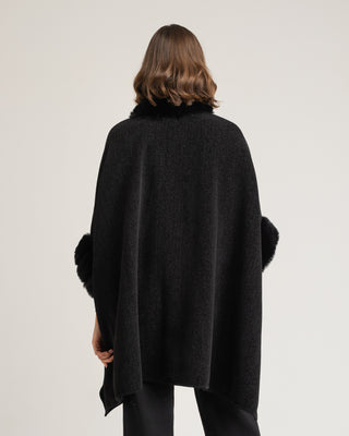 Poncho negro Cassia