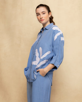 camisa azul bordado 2