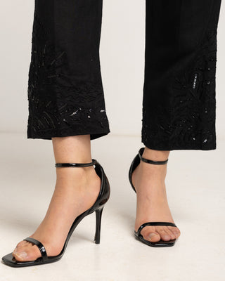 pantalon negro bordado 3