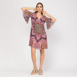 Vestido corto con una ligera silueta acampanada