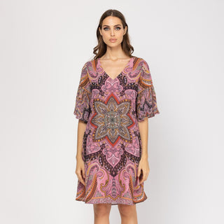 Vestido corto con una ligera silueta acampanada