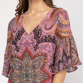 Vestido corto con una ligera silueta acampanada