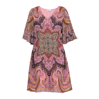Vestido corto con una ligera silueta acampanada
