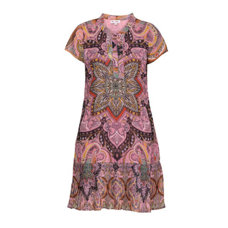 Vestido corto y recto con volteo plisado