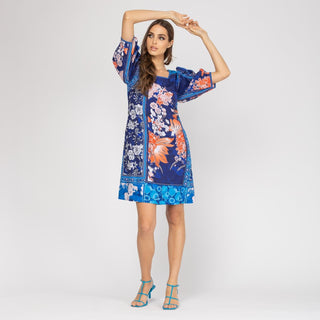 Vestido corto con cuello redondo