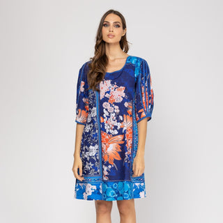 Vestido corto con cuello redondo