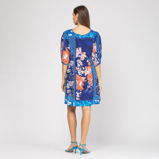 Vestido corto con cuello redondo