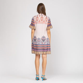 Vestido corto con plisados frontale