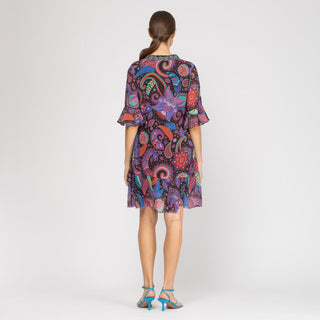 Vestido corto y relajado con plisado