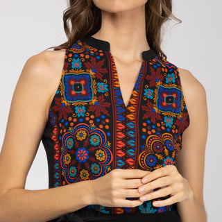 Vestido midi sin mangas con un escote redondo