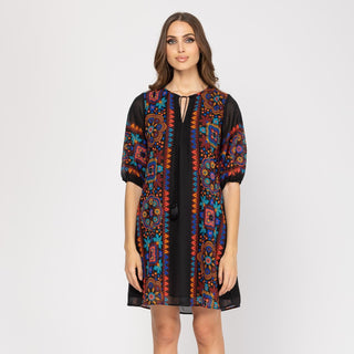 Vestido acampanado corto con pliegues delanteros