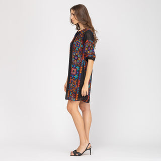 Vestido acampanado corto con pliegues delanteros