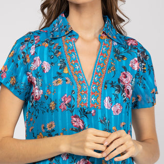 Vestido corto con mangas cortas