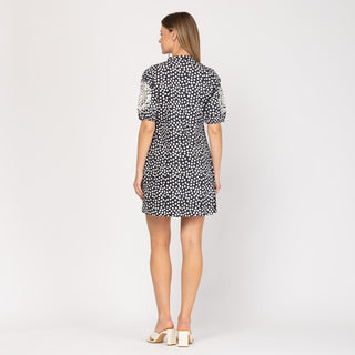Vestido corto con bordado