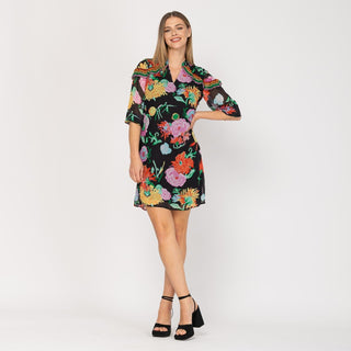 Vestido corto recto con estampado