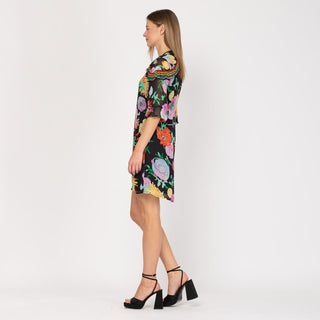 Vestido corto recto con estampado