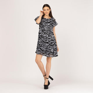 Vestido corto estampado con volantes