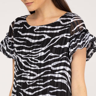 Vestido corto estampado con volantes