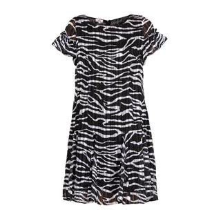 Vestido corto estampado con volantes