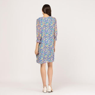 Vestido corto estampado con manga corta