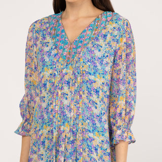 Vestido corto estampado con manga corta
