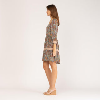 Vestido corto estampado paneles con encaje