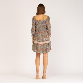 Vestido corto estampado paneles con encaje