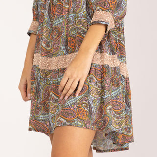 Vestido corto estampado paneles con encaje
