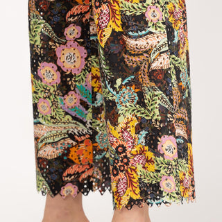 Pantalón ancho de algodón perforado