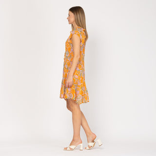 Vestido corto estampado con volantes