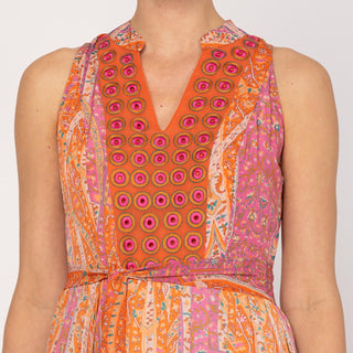 Vestido largo plisado con bordado