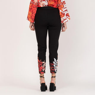 Pantalón pitillo con bordado
