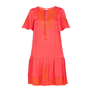 Vestido con volante y bordado