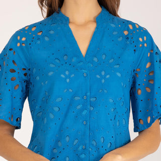 Vestido corto de algodón perforado azul