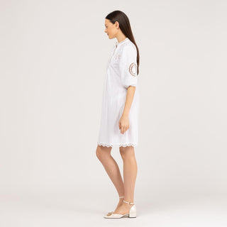Vestido corto de algodón con bordado blanco